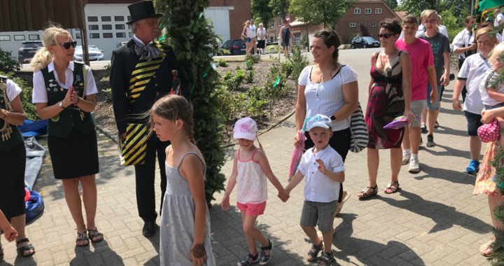INVASION DER KINDER IN BLOCKWINKEL