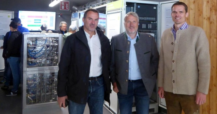 Neues Energiesparhaus mit Proton Motor Fuel Cell-Technologie eingeweiht