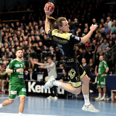 Handball: Ausverkaufte ARENA beflügelt Erlangen zum Sieg gegen die Füchse