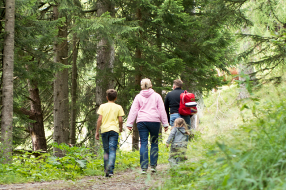 Wandern mit Kindern – Verbraucherinformation der ERGO Group
